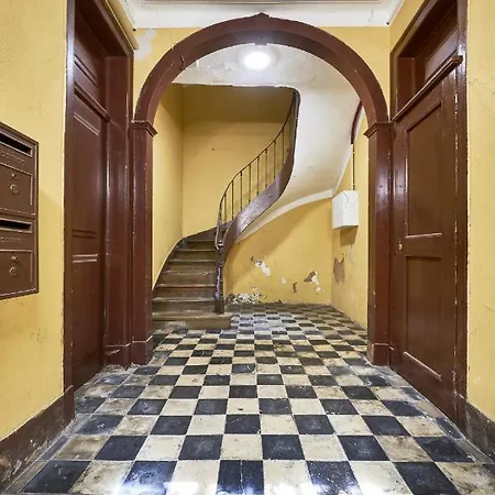 Apartment Flh Castle Hill With Sunny Pateo